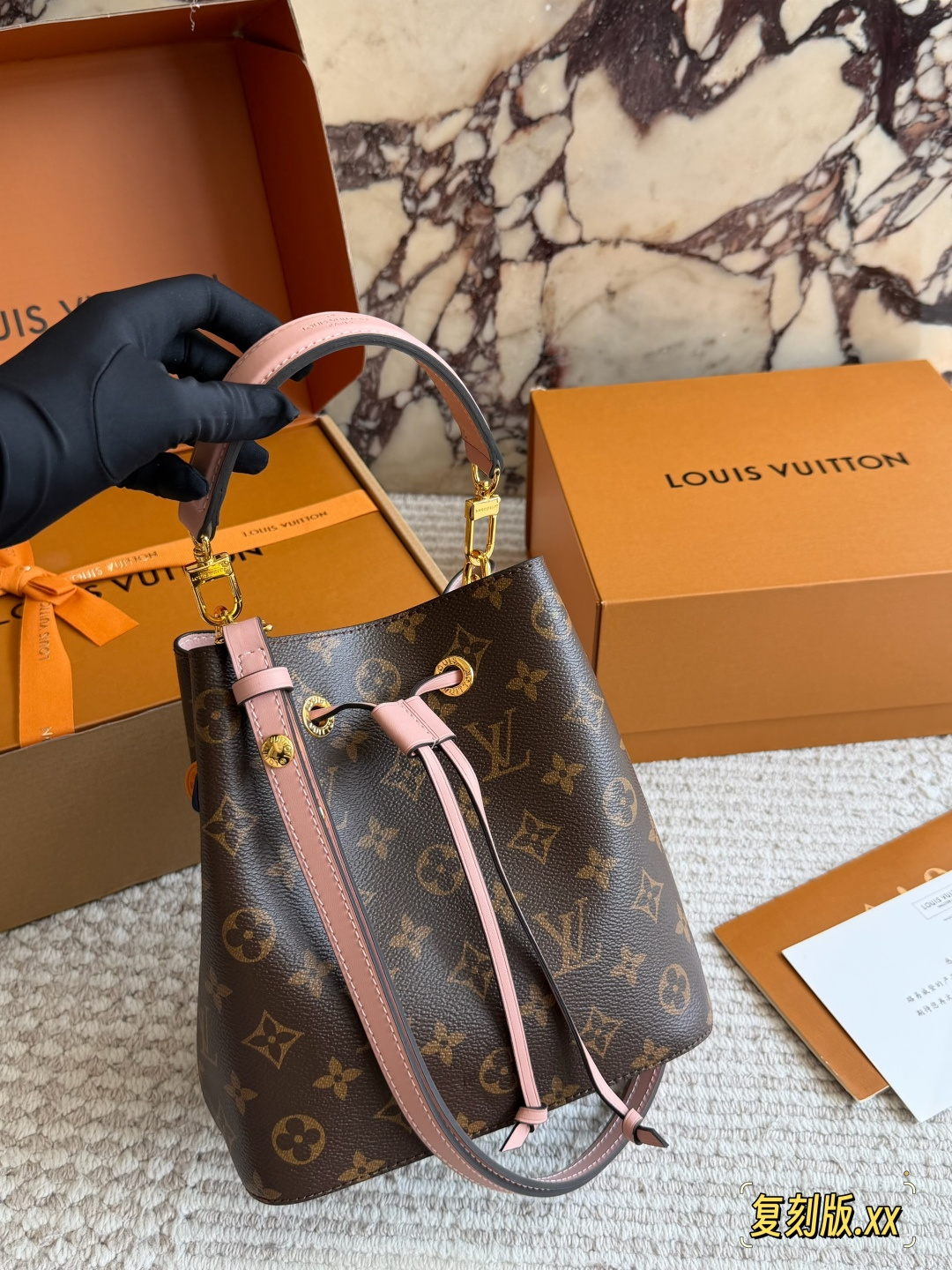Louis Vuitton LV NéoNoé Women's Bucket Bag Cowhide Leather